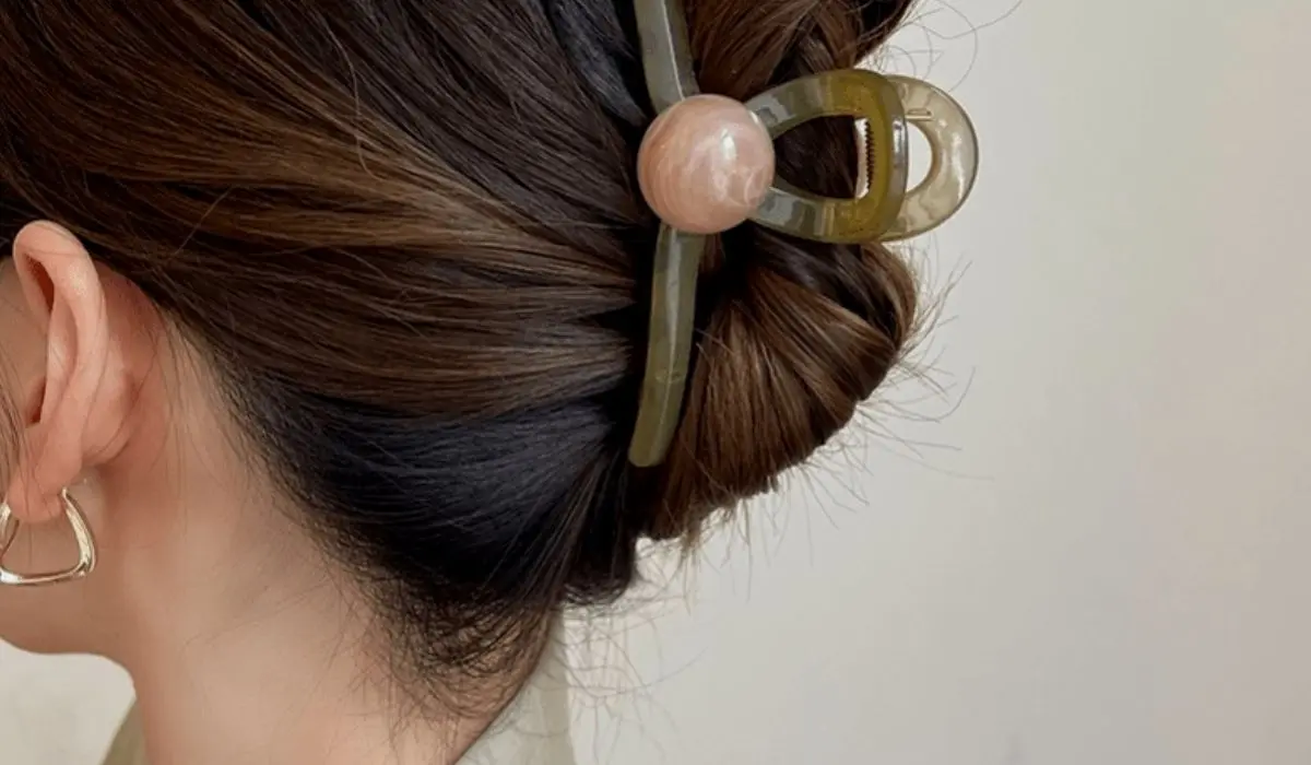 5 Best Claw Clips For Thick Hair - Tips While Using Claw Clips!