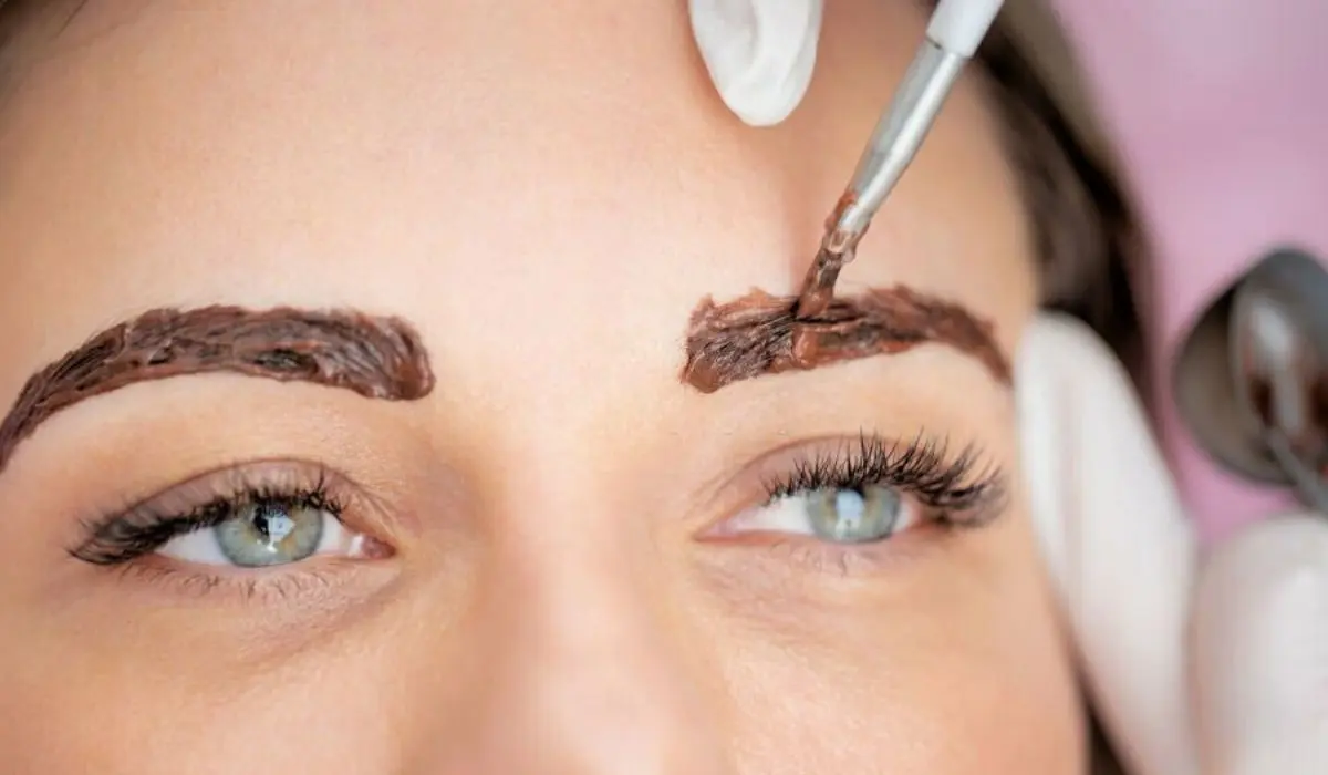 Eyebrow Tinting